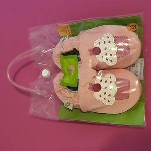 Pink cupcake leather shoes